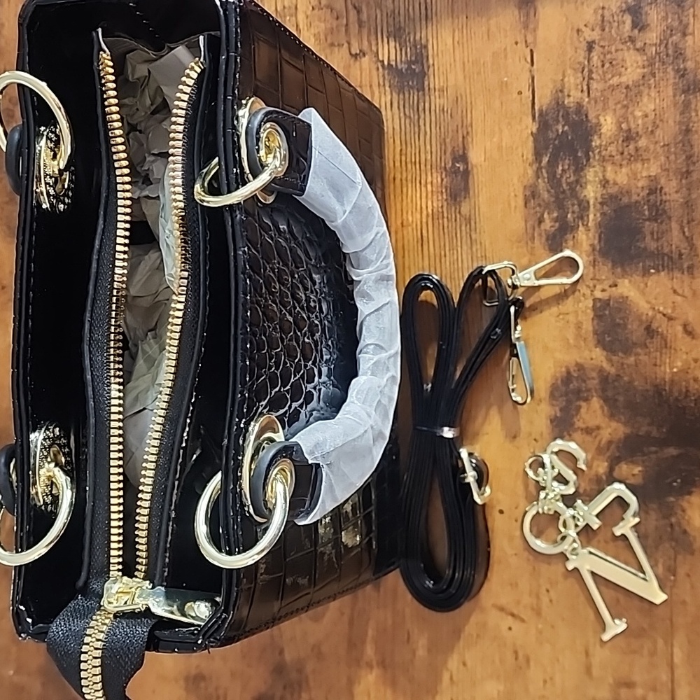 Sophisticated Black Croc-Embossed Shoulder Bag Firm Price Is $30